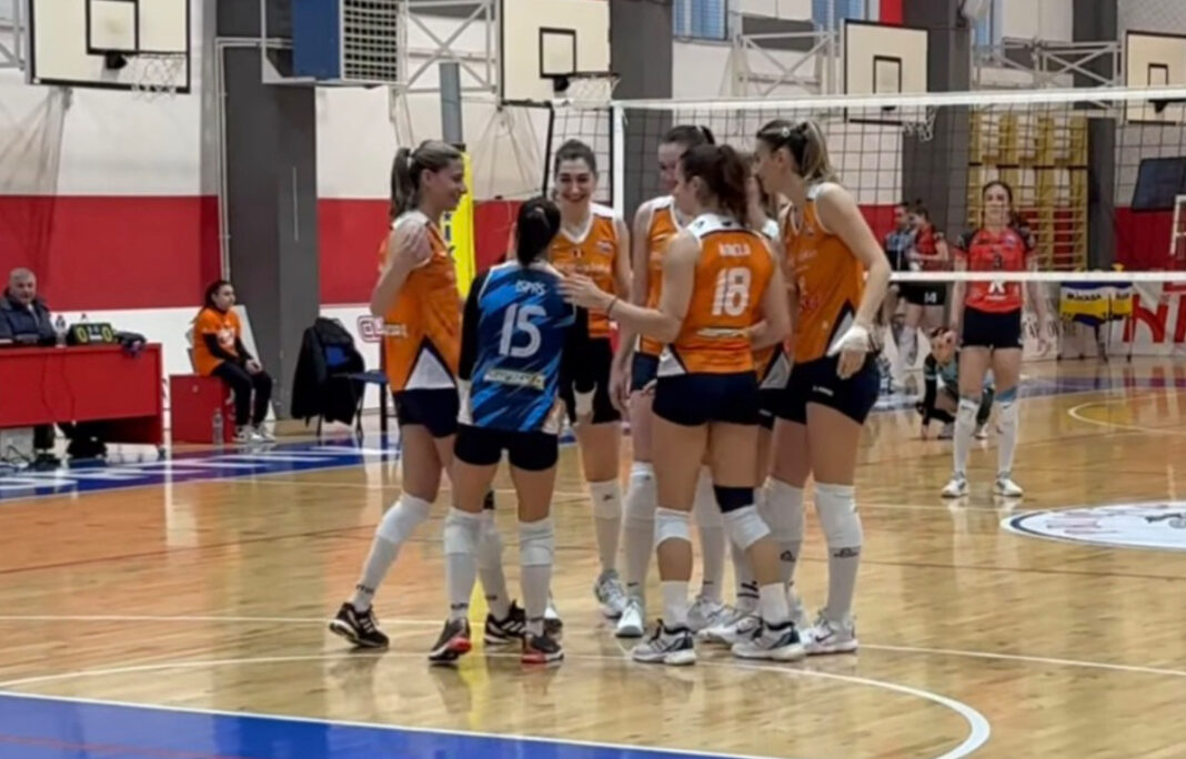 CSM Târgoviște a încheiat campionatul regulat cu o înfrângere în fața celor de la CSM Lugoj, scor 0-3 (17-25; 29-31; 22-25).