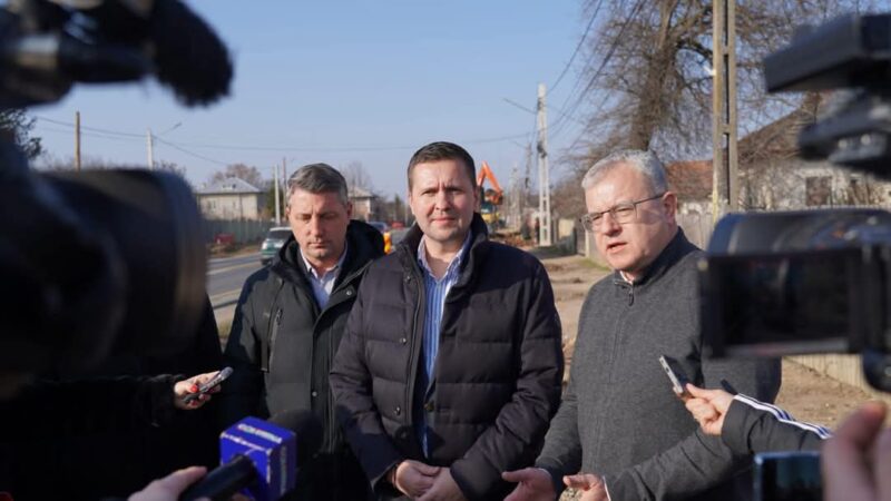 Lucrările pentru modernizarea DN 71 Bâldana – Târgoviște au început cu un ritm alert Lucrările pentru modernizarea DN 71 Bâldana – Târgoviște au început cu un ritm alert, iar dâmbovițenii pot spera acum la drumuri mai sigure și mai rapide. Proiectul, care prevede lărgirea drumului la 4 benzi