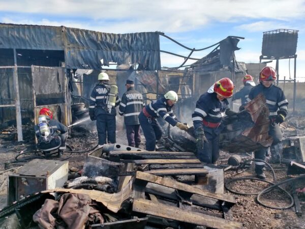 Incendiu la o hală din comuna Finta, intervenție rapidă a echipelor de pompieri Incendiu de proporții a izbucnit la o hală din comuna Finta, iar echipele de intervenție au reacționat prompt pentru a limita extinderea focului.