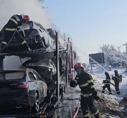 ALERTĂ DE GRADUL ZERO: Incendiu pe DN 72 în zona localității I.L.Caragiale, opt autovehicule au luat foc pe o platformă ALERTĂ DE GRADUL ZERO: Incendiu pe DN 72 în zona localității I.L.Caragiale, opt autovehicule au luat foc pe o platformă.Î