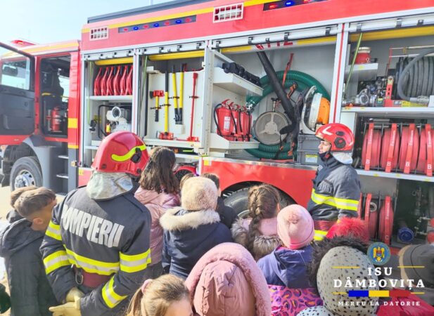 „Săptămâna Protecției Civile”: Educație pentru siguranță în școlile din județul Dâmbovița În cadrul „Săptămâna Protecției Civile”, elevii, cadrele didactice și personalul auxiliar din școlile din Găești, Vișina, Gura Foii, Titu, Gura Șuții și Pucioasa