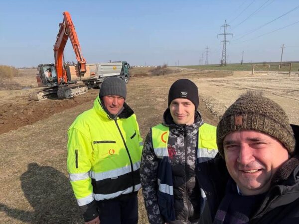 Începutul unei noi ere pentru Răcari: Lucrările la Stația de epurare Colacu au început Lucrările la Stația de epurare Colacu au început, primarul orașului Răcari, Marius Caravețeanu,a anunțat cu entuziasm demararea unui proiect important care va transforma infrastructura localității.