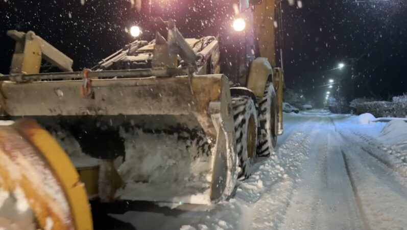 Răzvad în acțiune: Toate străzile vor fi curățate pentru siguranța traficului în condiții de iarnă Răzvad în acțiune!În această dimineață, primarul Emanuel Spătaru a dat asigurări locuitorilor comunei Răzvad că administrația locală