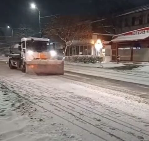 Târgoviște, în plin sezon de iarnă, primarul municipiului Târgoviște, Cristian Daniel Stan, a anunțat astăzi că autoritățile locale sunt deja la datorie în fața vremii capricioase