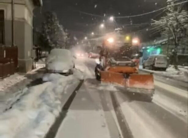 Primăria Târgoviște suplimentează curselor de transport public în contextul actualelor condiții meteo Primăria Târgoviște suplimentează curselor de transport public în contextul actualelor condiții meteo, cu ninsori și temperaturi scăzute ce pot favoriza formarea de polei.