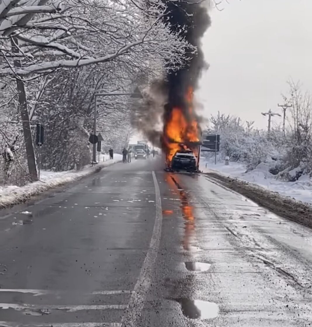Traficul pe DN 72 a fost reluat după incendiul devastator care a cuprins o platformă cu autovehicule.Incendiu violent a fost  lichidat în comuna I.L. Caragiale, Dâmbovița.