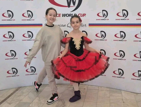 Daria Florentina Sandu, micuța balerină de la Răcari s-a calificat pentru Finala Dance World Cup 2025 Micuța balerină Daria Florentina Sandu din Răcari a reușit un succes impresionant, calificându-se în finala Dance World Cup 2025, după o prestație deosebită la Calificările Naționale