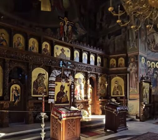 Mănăstirea Sihăstria Putnei, un loc deosebit de spiritualitate și tradiție Mănăstirea Sihăstria Putnei, un loc deosebit de spiritualitate și tradiție, continuă să impresioneze prin frumusețea și liniștea sa. Biserica mănăstirii, o adevărată bijuterie arhitecturală,