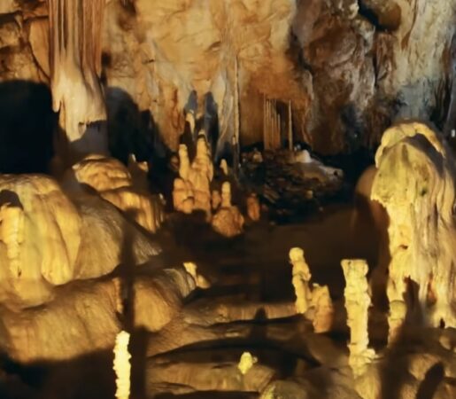 Inovație și conservare: Peștera Urșilor din Apuseni a fost scanată 3D pentru vizite virtuale Peștera Urșilor, unul dintre cele mai frumoase și importante obiective turistice din România, a beneficiat de o scanare 3D de ultimă generație, un proiect unic c