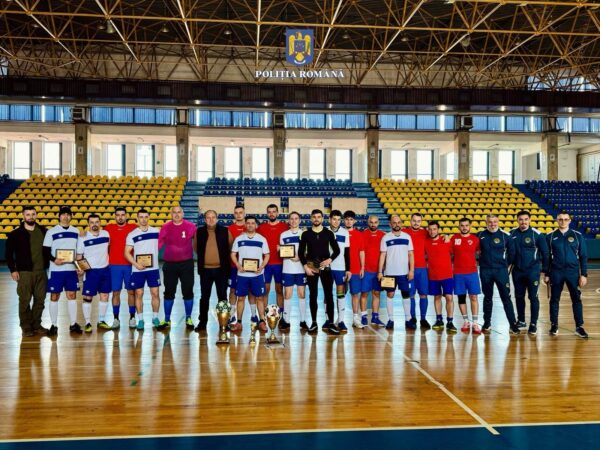 Polițiștii din Dâmbovița au celebrat Ziua Poliției cu un Campionat de mini-fotbal Polițiștii din Dâmbovița au celebrat Ziua Poliției cu un Campionat de mini-fotbal, fiecare demonstrând abilități remarcabile pe teren. După o competiție strânsă și o confruntare plină de energie,