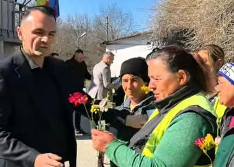 Într-un mesaj plin de recunoștință, primarul Daniel Cristian Stan le-a mulțumit astăzi doamnelor care, prin munca lor zilnică, fac orașul mai curat și mai frumos.
