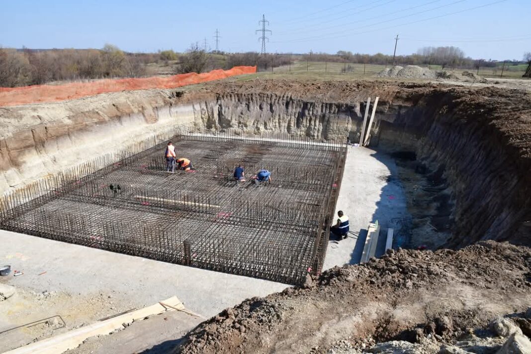 Lucrările la stația de epurare de la Colacu sunt în plină desfășurare, iar noua investiție va deservi localitățile Ghimpați, Colacu, Săbiești, Bălănești și Stănești