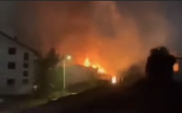 Tragedie în Macedonia de Nord.Un incendiu devastator a avut loc în noaptea de 15 martie într-un club de noapte din orașul Kocani, Macedonia de Nord, în timpul unui concert al trupei DNA. Potrivit autorităților, cel puțin 50 de persoane au murit, iar peste 100 au fost rănite și spitalizate.