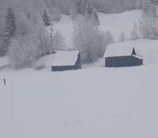 Zăpada de la Ostra, Suceava, ultima strigare a iernii 2025? Zăpada de la Ostra, Suceava,luni dimineață, 17 martie, comuna Ostra, un mic colț de rai din județul Suceava, s-a trezit sub un strat de zăpadă de 10 cm, aducând un peisaj de basm care a surprins și încântat locuitorii și vizitatorii