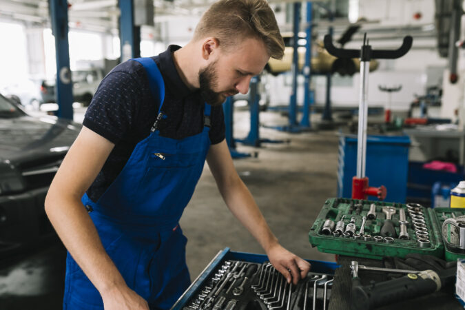 Piese Iveco Daily: Originale sau aftermarket? Alegerea care îți poate salva mașina