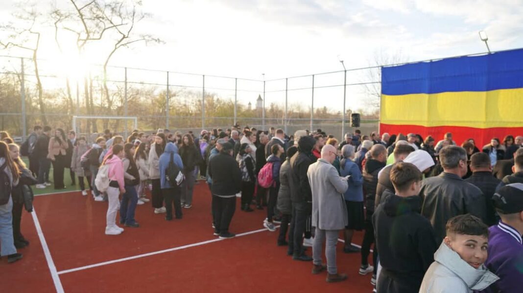 În seara zilei de 19 martie 2025, Corneliu Ștefan, președintele CJ Dâmbovița, a inaugurat  noua bază sportivă din Dărmănești, un obiectiv realizat în cadrul Programului Județean de Dezvoltare Locală (PJDL),