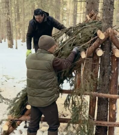 Secrete din mijlocul pădurilor de la Vatra Dornei: Cum se cum se construiește o „ghețărie” pentru puieții forestieri Secrete din mijlocul pădurilor de la Vatra Dornei: Cum se cum se construiește o „ghețărie” pentru puieții forestieri.