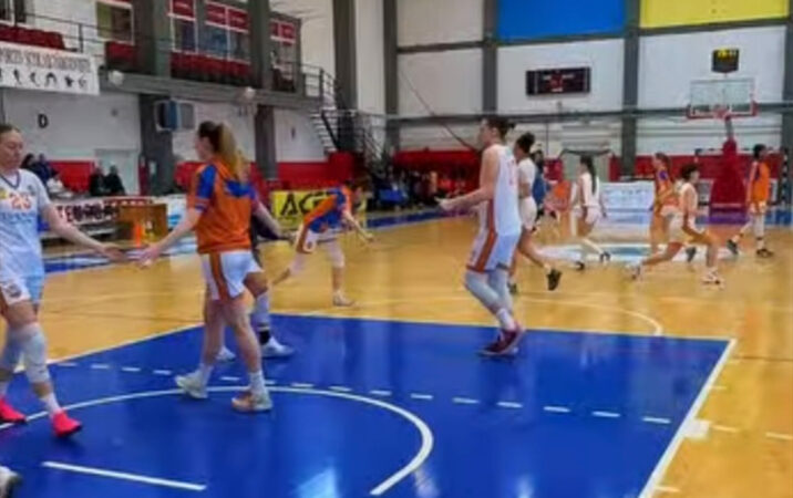 Victorie clară pentru echipa de baschet CSM Târgoviște Echipa de baschet CSM Târgoviște a înregistrat o victorie impresionantă în această seară, în fața celor de la CSU Brașov, într-un meci disputat pe teren propriu. Fetele noastre au dominat jocul încă de la primul minut,