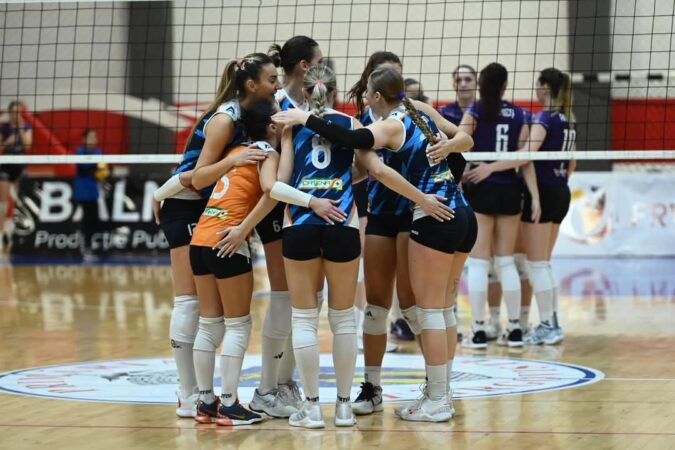 CSM Târgoviște întâlnește astă-seară pe CSM Lugoj într-un meci cheie al Campionatului CSM Târgoviște întâlnește astă-seară pe CSM Lugoj într-un meci cheie al Campionatului, de la ora 18:30, în Sala I.K. Ghermănescu și va fi transmisă în direct pe canalul oficial al Federației Române de Volei.