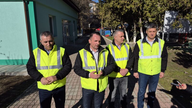 Primarul Daniel Cristian Stan, alături de viceprimarii Cătălin Rădulescu și Cozma Constantin și City managerul Gabriel Boriga