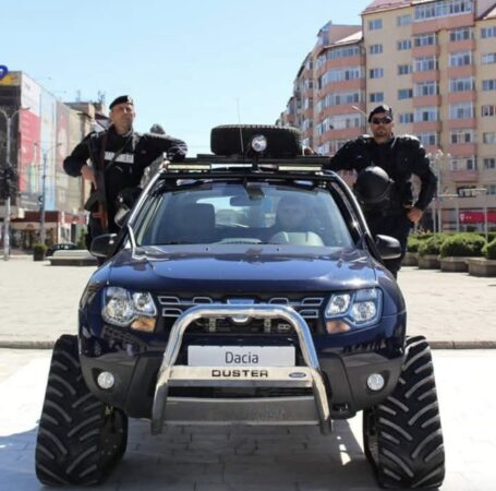 Pe 3 aprilie 2025, Jandarmeria Română marchează 175 de ani de la înființare, iar cu această ocazie, Inspectoratul de Jandarmi Județean „Mircea cel Bătrân” Dâmbovița invită toți cetățenii să participe la „Ziua Porților Deschise”.