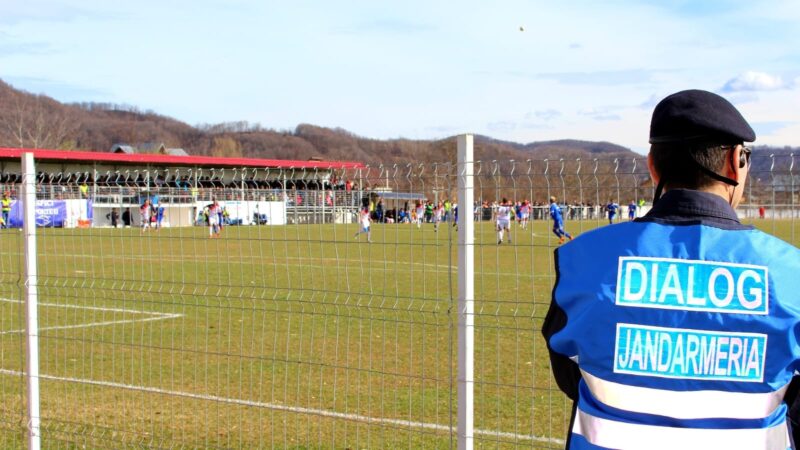 Jandarmii dâmbovițeni, la datorie pentru siguranța participanților la competițiile sportive Jandarmii dâmbovițeni vor fi la datorie pentru a asigura siguranța cetățenilor care vor participa la competițiile sportive organizate pe raza județului. Astfel, în zilele de 21 și 22 martie 2025, forțele de ordine vor fi prezente în două localități dâmbovițene pentru a garanta desfășurarea în condiții de siguranță a evenimentelor publice.