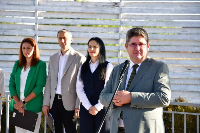 Dotări noi pentru școlile din Răcari Dotări noi pentru școlile din Răcari, Primăria Orașului Răcari continuă să sprijine educația locală prin proiectul „Modernizarea prin dotări materiale a unităților de învățământ din Orașul Răcari”,