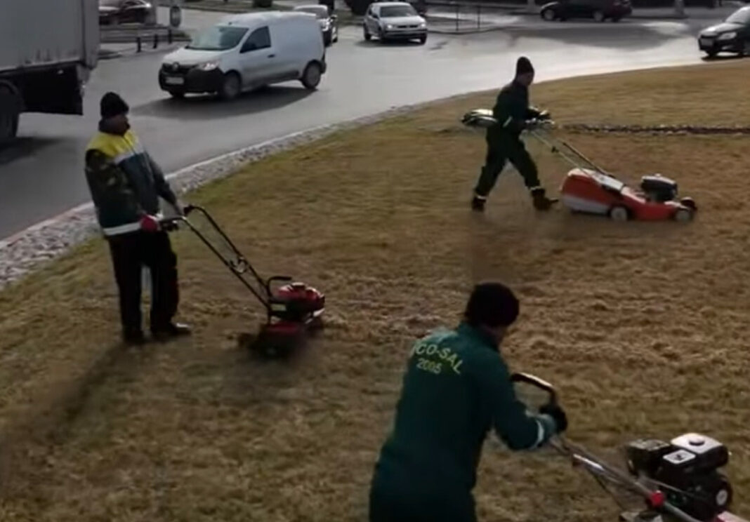 La Târgoviște, primăvara aduce schimbări frumoase! Începând cu această săptămână, Primăria orașului, sub conducerea primarului Cristian Daniel Stan, a demarat lucrările de igienizare și amenajare a parcurilor și zonelor verzi