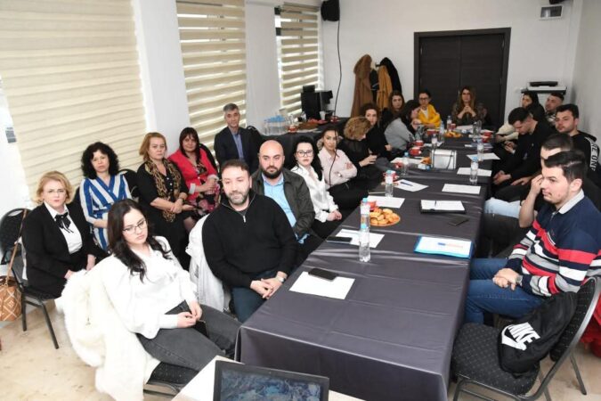 Workshop la Universitatea Valahia: Viitorul sustenabil începe cu protecția mediului Universitatea Valahia din Târgoviște a găzduit un eveniment deosebit în cadrul proiectului „Studenții de azi, profesioniștii de mâine! Pregătirea teoretică și aplicată a studenților
