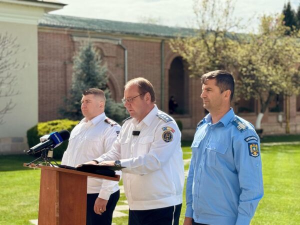 Alertă de gradul zero: Peste 200 de polițiști, jandarmi și pompieri mobilizați zilnic în tot județul Dâmbovița Autoritățile dâmbovițene sunt în alertă de gradul zero în perioada 18–21 aprilie, cu ocazia Sărbătorilor Pascale. Peste 200