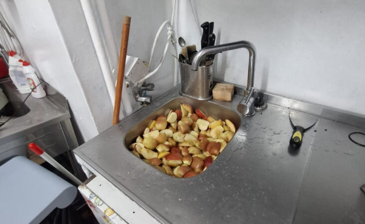 Amenzi record aplicate de DSVSA Dâmbovița pentru nereguli în domeniul alimentar Amenzi record aplicate de DSVSA Dâmbovița.În primele trei luni ale anului 2025, inspectorii Direcției Sanitar-Veterinare și pentru Siguranța Alimentelor (DSVSA)