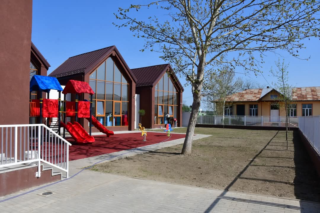 Mâine se inaugurează noua Grădiniță cu Program Normal din Răcari: Un nou pas pentru Educație
