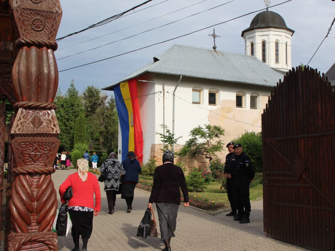 În perioada 11 – 13 aprilie 2025, jandarmii dâmbovițeni vor fi prezenți la diverse activități publice din județ, pentru a asigura desfășurarea acestora în condiții de siguranță