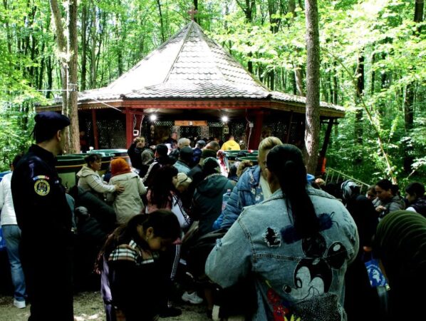 Jandarmii dâmbovițeni, pe baricade la sărbătoarea „Izvorul Tămăduirii” pentru siguranța credincioșilor
