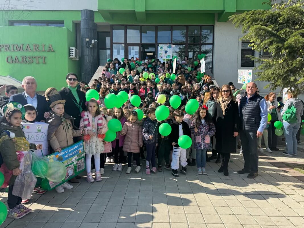 Marșul Verde la Găești, elevii și cadrele didactice de la Școala Șerban Cioculescu, alături de autoritățile locale,
