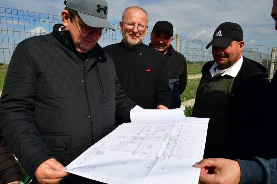 Primarul Marius Caravețeanu a anunțat cu bucurie că a fost emisă Autorizația de Construire pentru Casa Parohială din satul Ghimpați, orașul Răcari