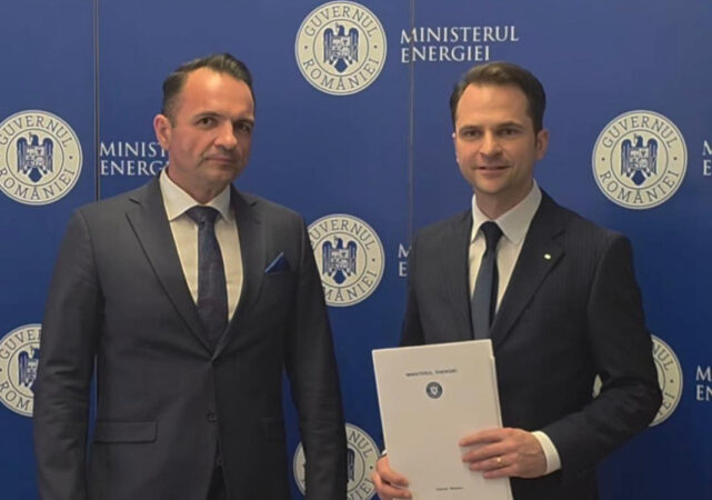 Primarul municipiului Târgoviște, Daniel Cristian Stan, a semnat contractul de finanțare pentru un parc fotovoltaic de 19 milioane de lei! Primarul municipiului Târgoviște, Daniel Cristian Stan, a semnat contractul de finanțare pentru un parc fotovoltaic de 19 milioane de lei!