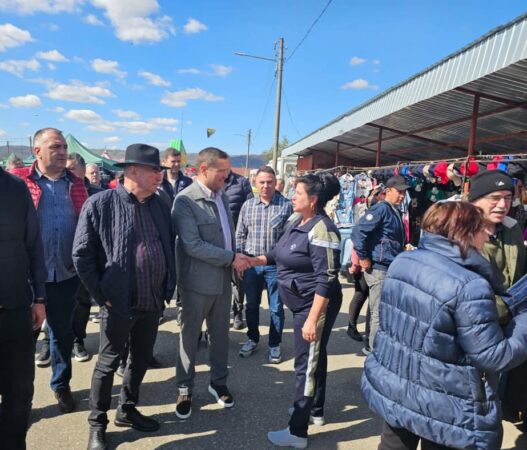 Corneliu Ștefan, președintele CJ Dâmbovița, la Târgul de Florii de la Voinești Președintele CJ Dâmbovița, Corneliu Ștefan, a participat la tradiționalul Târg de Florii de la Voinești, un eveniment anual
