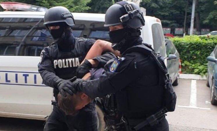 Un bărbat a fost reținut pentru 24 de ore după ce ar fi agresat un tânăr cu un obiect contondent Un bărbat a fost reținut pentru 24 de ore după ce ar fi agresat un tânăr cu un obiect contondent