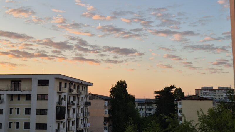 Vreme de vară la final de aprilie, urmată de răcire și ploi în minivacanța de 1 mai Vreme de vară la final de aprilie, urmată de răcire și ploi în minivacanța de 1 mai