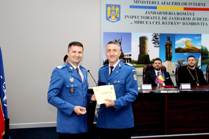 La Jandarmeria Dâmbovița: Avansări și distincții de Ziua Jandarmeriei Române, a fost acordarea titlului de „Jandarm de Onoare al Unității” Cu ocazia Zilei Jandarmeriei Române, la Jandarmeria Dâmbovița au avut loc ceremonii speciale de avansare pentru 4 ofițeri și 11 subofițeri,