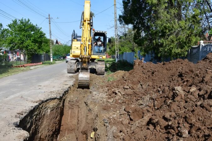 Pas cu pas spre normalitate: Lucrări de canalizare pe strada Mihai Viteazu din Bălănești, orașul Răcari Pas cu pas spre normalitate: Lucrări de canalizare pe strada Mihai Viteazu din Bălănești, orașul Răcari