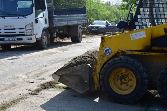 Pas cu pas spre normalitate: Lucrări de canalizare pe strada Mihai Viteazu din Bălănești, orașul Răcari