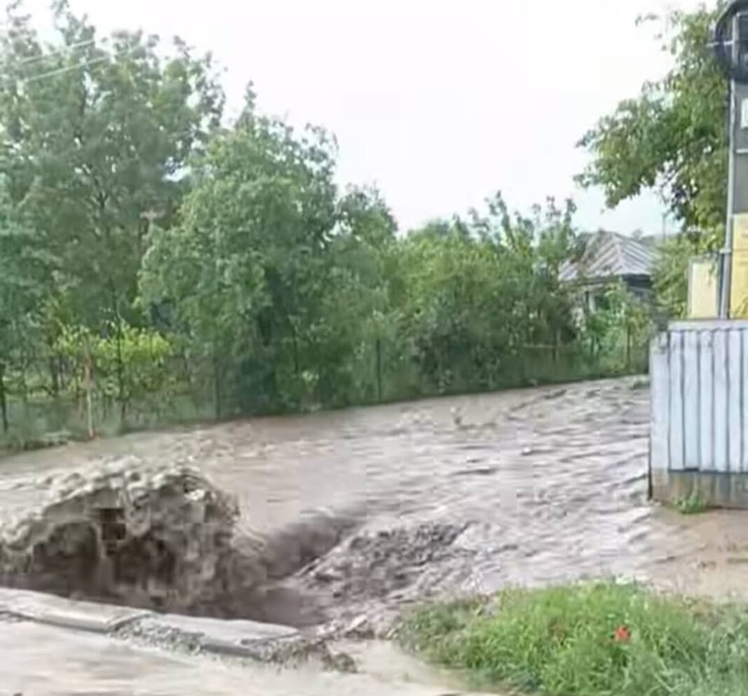 ALERTĂ METEO de ULTIMĂ ORĂ: COD PORTOCALIU pentru județul Dâmbovița de la ora 20:00, 25 mai 2025, și până la ora 10:00, 27 mai 2025