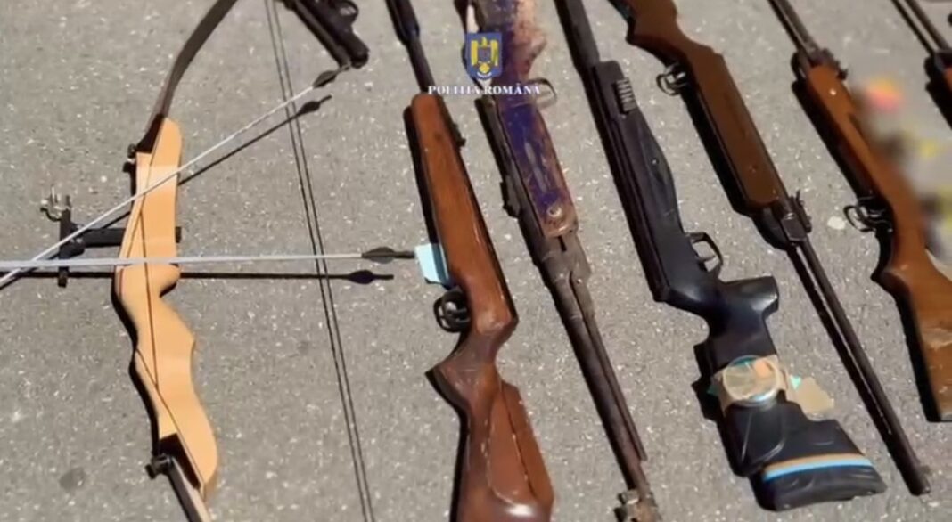 Arme letale și muniție descoperite în județul Dâmbovița:  16 percheziții într-un dosar de contrabandă calificată