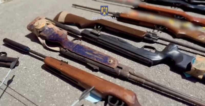 Arme letale și muniție descoperite în județul Dâmbovița:  16 percheziții într-un dosar de contrabandă calificată