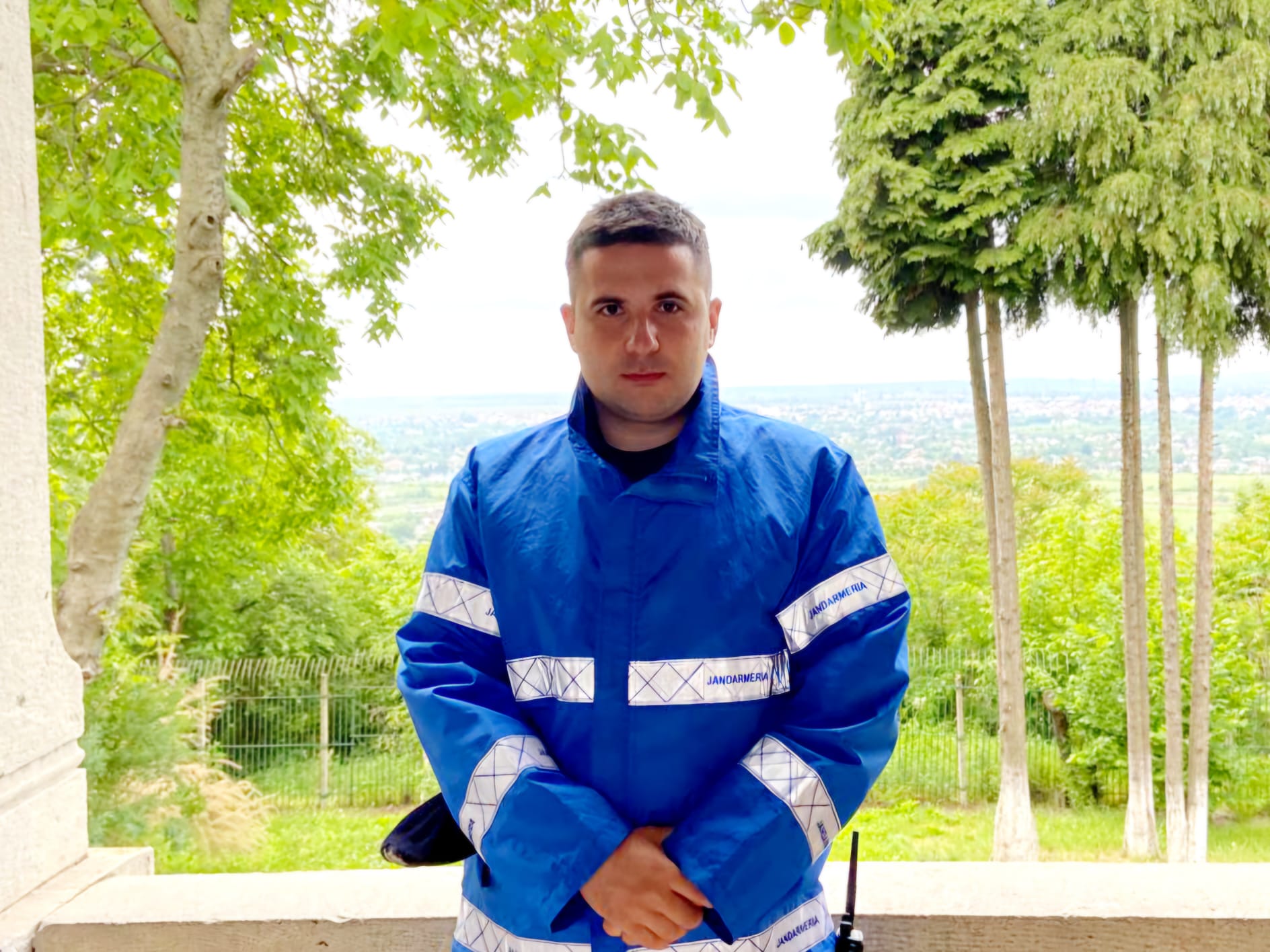 Copil rătăcit în Târgoviște, găsit de un jandarm aflat în timpul liber