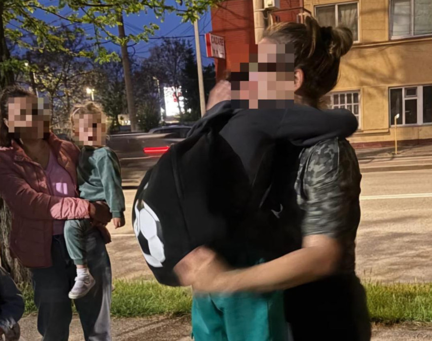 Copil rătăcit în Târgoviște, găsit de un jandarm aflat în timpul liber