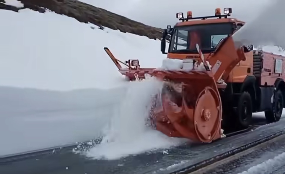 Deszăpezire pe Transalpina: Circulația ar putea fi reluată în curând
