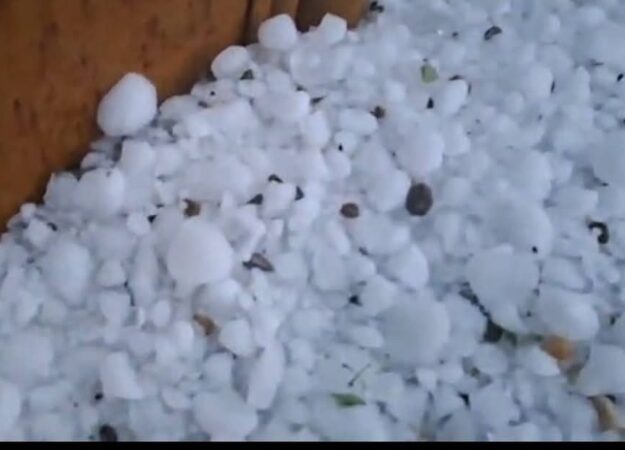 FURTUNĂ DEVASTATOARE: Județul Mehedinți a fost măturat de ploaie Torențială și grindină masivă